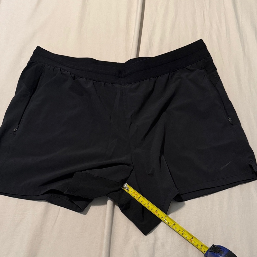 Nike dri-fit 5” inseam XXL. Great condition. Zipper pockets with drawstring